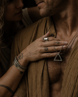 Collar Rustic Triangle Necklace TORRELA en Plata .925